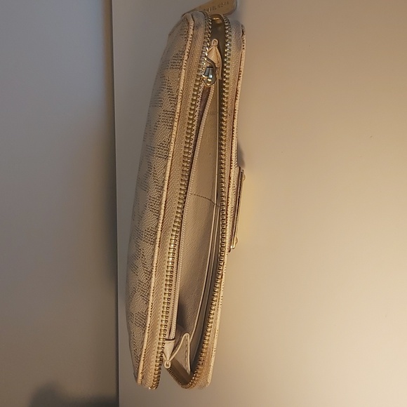 MICHAEL KORS WALLET - Picture 6 of 12